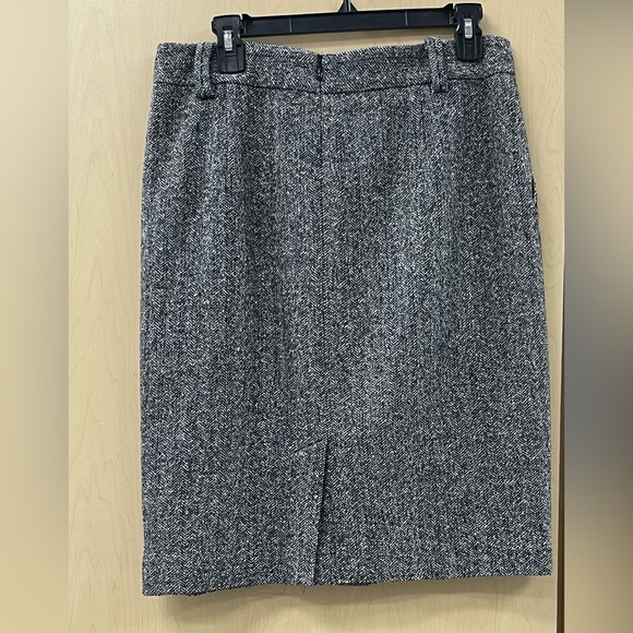 WOMEN’S SKIRT IN EXCELLENT CONDITION WITH POCKETS. - Picture 5 of 6